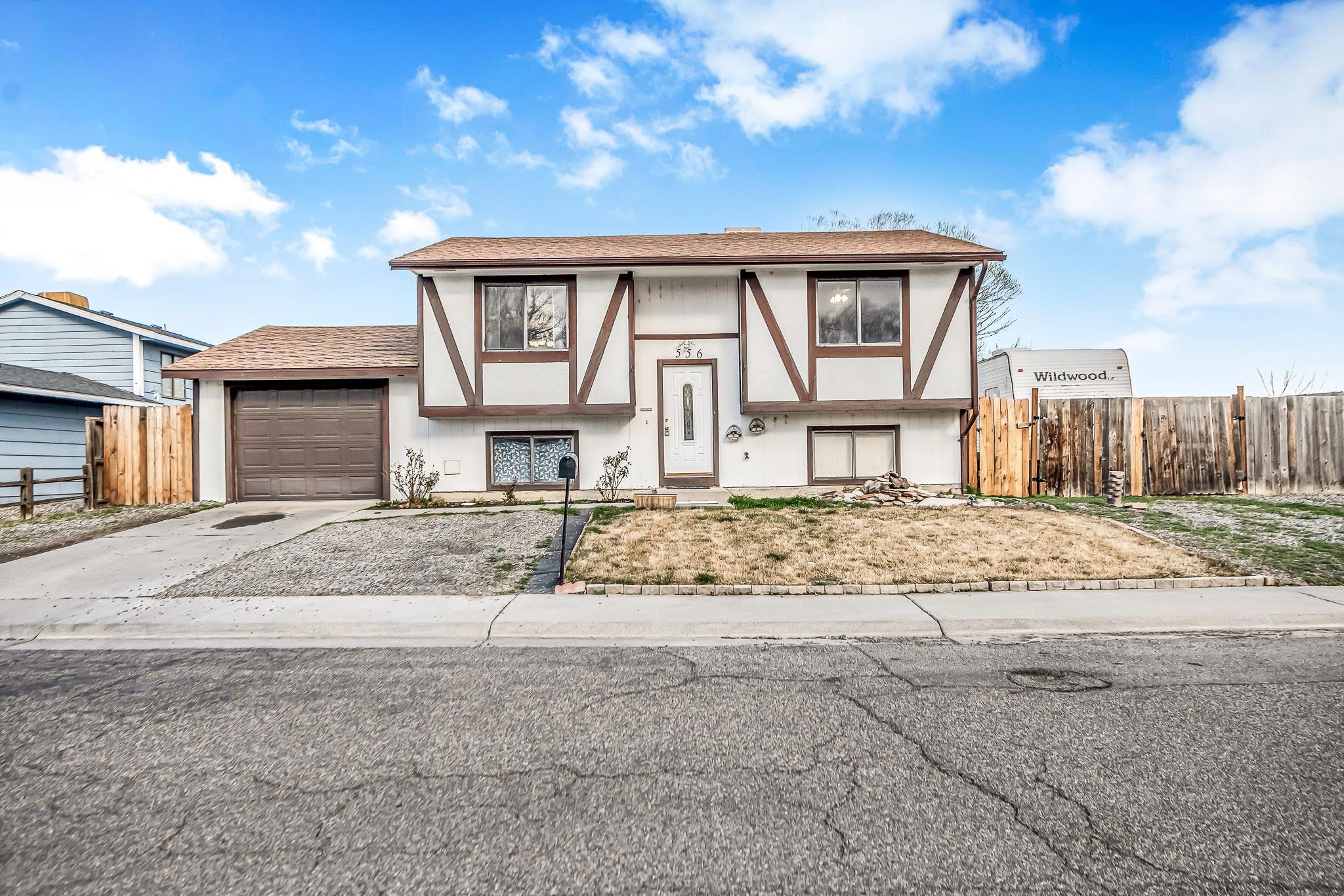 This bi-level home is situated on a large lot with great views and is conveniently located close to shopping, I-70, and hospitals. The home has multiple living areas, and plenty of room to spread out. Schedule your showing today!