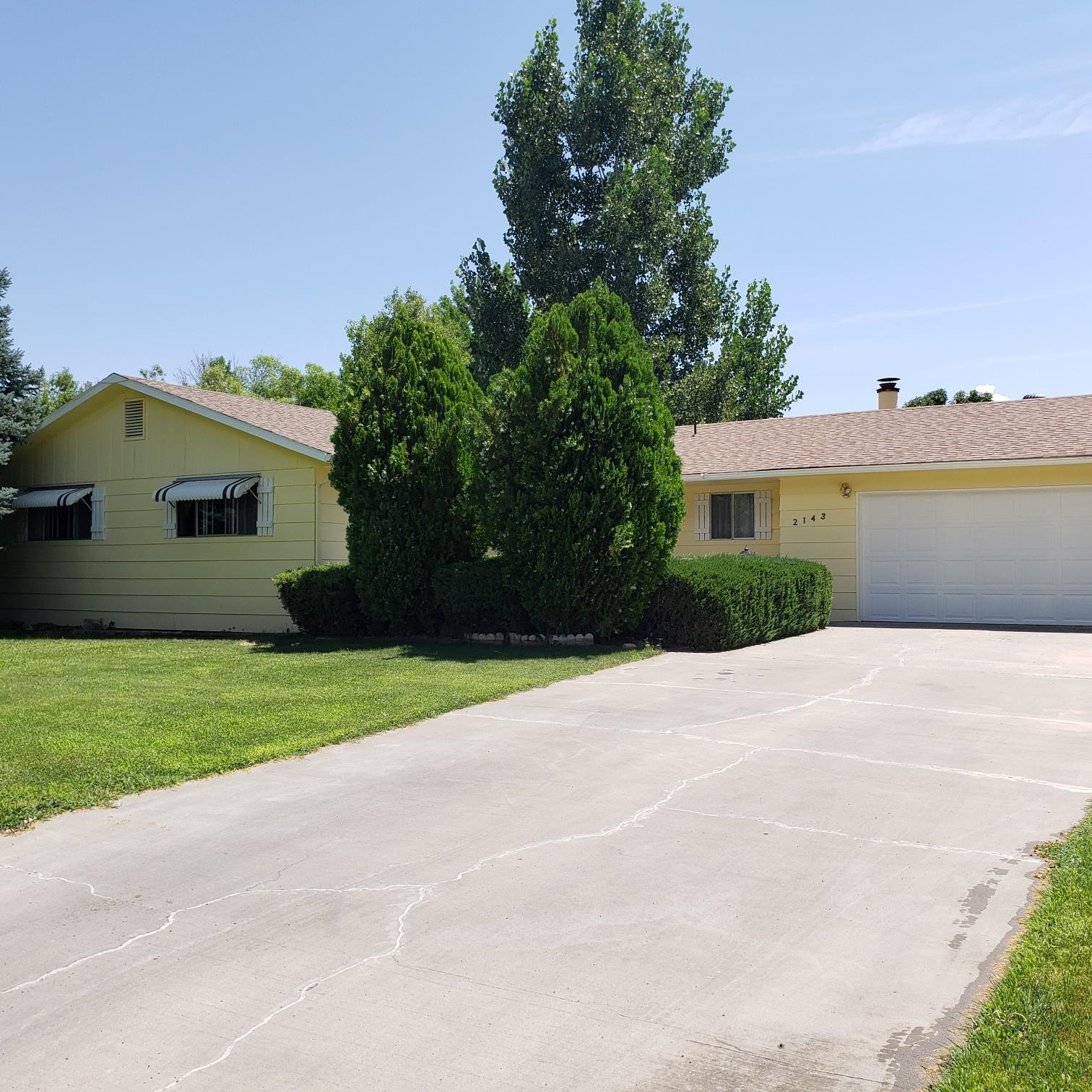 Cute home in very desirable neighborhood close to Two Rivers Winery, Tiara Rado Golf course and all the hiking trails on the Monument.  Sunroom off of the kitchen is the perfect spot for that morning cup of coffee and nice size back yard to host all of your outdoor activities.