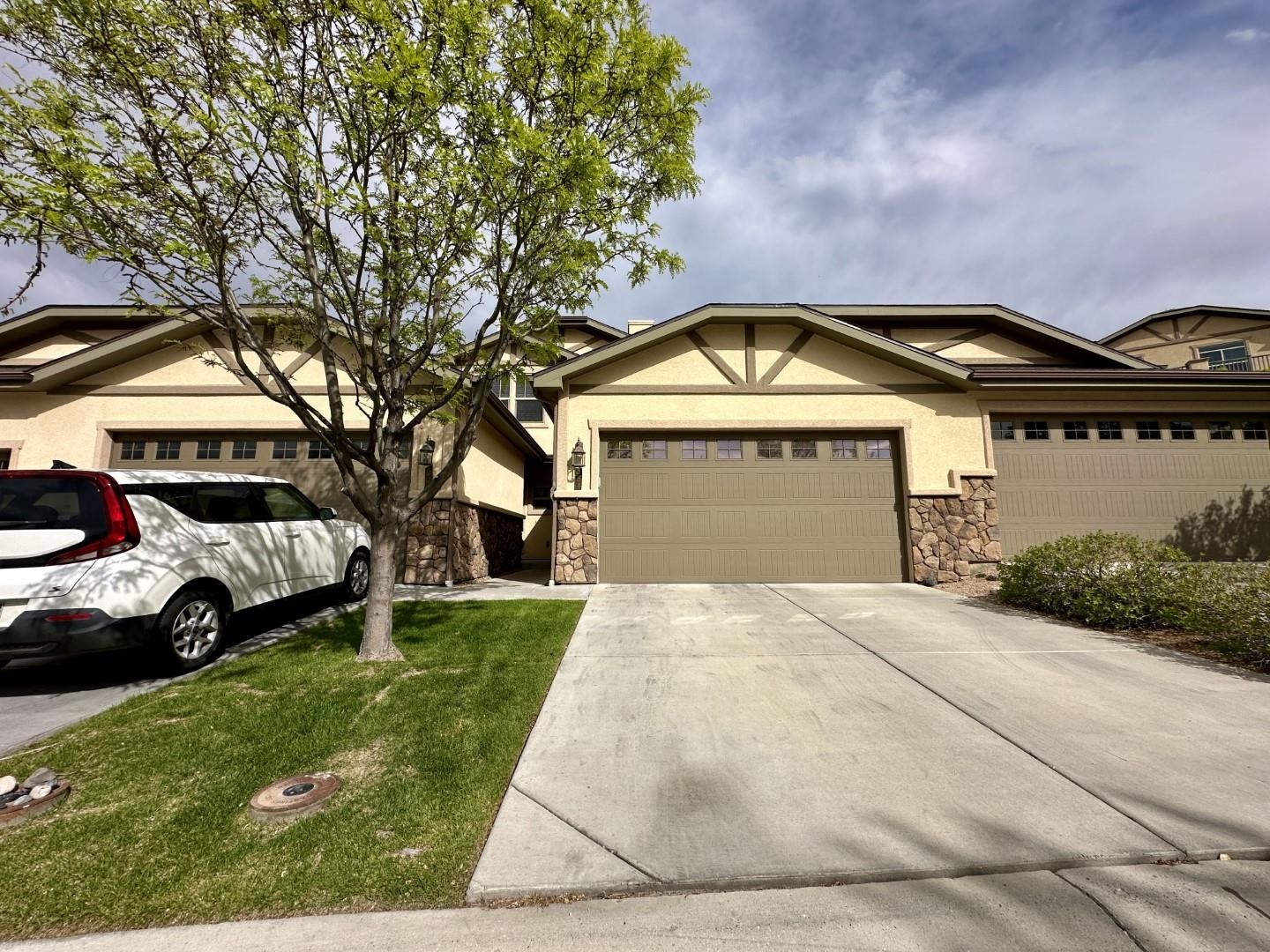 Beautiful Redlands townhome, pride of ownership with upscale finishes, designer window blinds, wired for flat screen Tv. All bedrooms have bathrooms. Newer air conditioner and water heater. Located adjacent to Shadow Lake and a stone's throw away from the award-winning Redlands Mesa Golf Course. Ridges amenities including trails, tennis courts, views, and a playground across the street, make this city-close site a unique place to live the active life!!