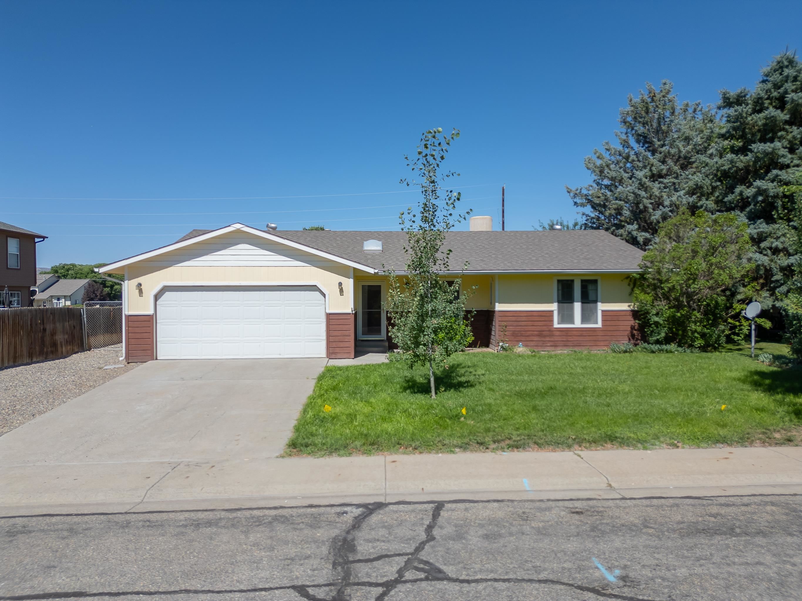 Come make it your own! Welcome to this 3-bedroom, 2-bathroom home located in Fruita, CO! With 1,660 sq ft of living space, this home offers an open floor plan perfect for comfortable living and entertaining. Enjoy the convenience of a nice sized family room, cozy living areas, and a big backyard ready for landscaping. Situated in a neighborhood close to parks, all your shopping needs, restaurants, and all the trails. This home is ready for your personal touch. Don't miss out on this incredible opportunity to create your dream home!