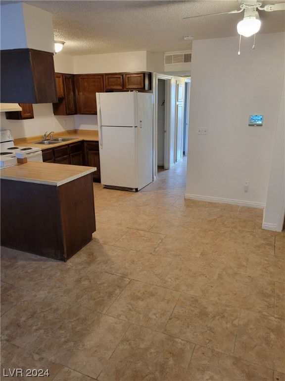 6979 Issac Avenue 4, Las Vegas, Nevada 89156, 2 Bedrooms Bedrooms, 4 Rooms Rooms,2 BathroomsBathrooms,Residential Lease,For Rent,6979 Issac Avenue 4,2551958