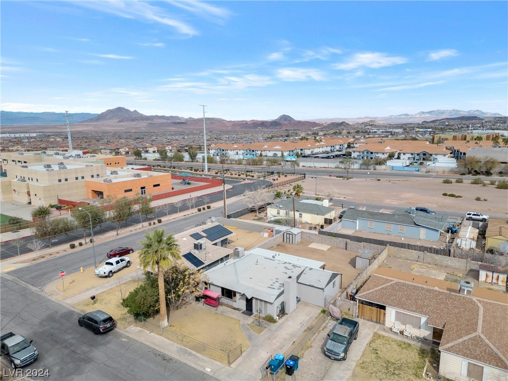 118 North Cholla Street, Henderson, Nevada 89015, 4 Bedrooms Bedrooms, 7 Rooms Rooms,3 BathroomsBathrooms,Residential,For Sale,118 North Cholla Street,2561435