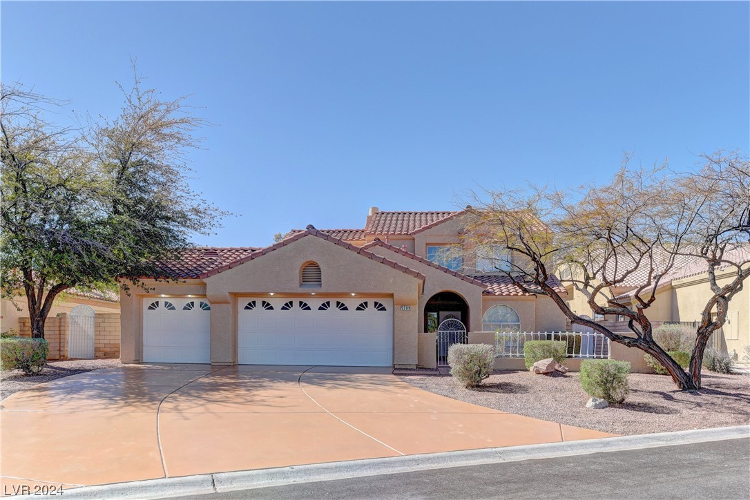 BEYOND BEAUTIFUL HOME WITH A ***POOL***GOLF COURSE FRONTAGE AND LAKE AND MOUNTAIN VIEWS" IF
YOU EVER WANTED A FULLY UPGRADED HOME IN A GUARD GATED COMMUNITY WITH INCREDIBLE AMENITIES...HERE IT IS !! COVERED PATIO, COVERED BALCONY, THIS HOME HAS IT ALL.