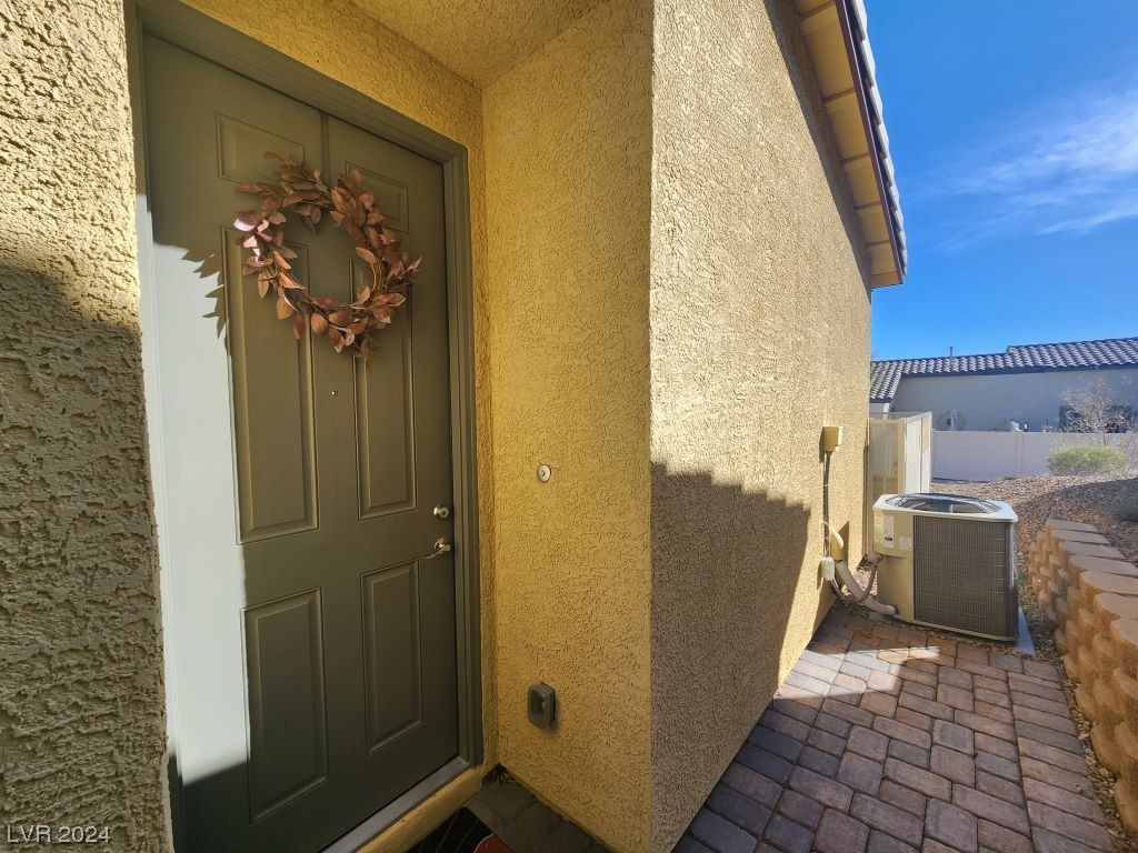 2743 Chinaberry Hill St --- Laughlin, NV 89029 - Photo 2