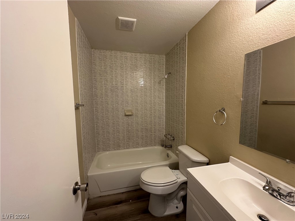 6966 Issac Avenue 4, Las Vegas, Nevada 89156, 2 Bedrooms Bedrooms, 6 Rooms Rooms,2 BathroomsBathrooms,Residential Lease,For Rent,6966 Issac Avenue 4,2566934