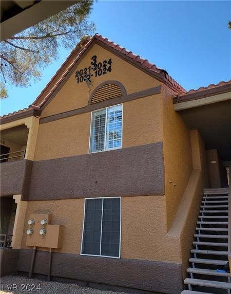Beautiful Guard Gate Condo with Extensive Upgrades including Sunburst Shutters throughout and ALL Stainless Steel Appliances. Condo is only blocks away from downtown Summerlin and Boca Park shopping center. Minutes from the famous Red Rock Resort and Red Rock National Park.