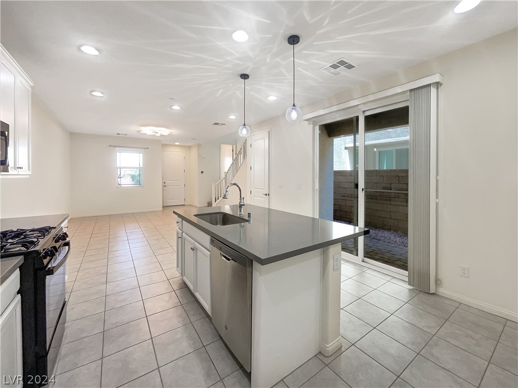 718 North Water Street, Henderson, Nevada 89015, 2 Bedrooms Bedrooms, 4 Rooms Rooms,3 BathroomsBathrooms,Residential,For Sale,718 North Water Street,2569254