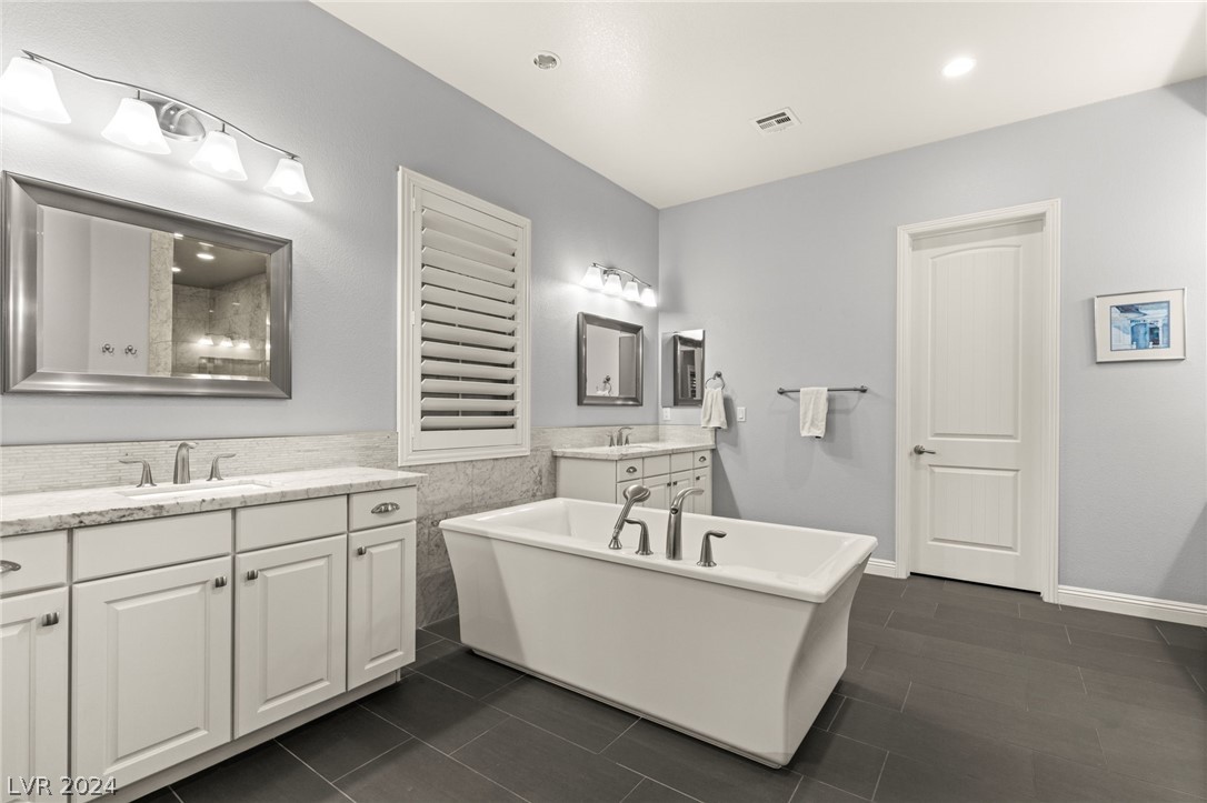 View of Dual Sinks in Primary and Luxurious Soaking​​‌​​​​‌​​‌‌​‌‌​​​‌‌​‌​‌​‌​​​‌​​ Tub