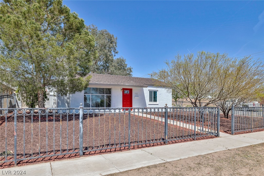 700 8th Street, Boulder City, Nevada 89005, 3 Bedrooms Bedrooms, 5 Rooms Rooms,2 BathroomsBathrooms,Residential,For Sale,700 8th Street,2574571