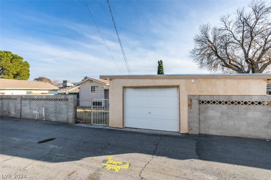 800 5th Street, Boulder City, Nevada 89005, 5 Bedrooms Bedrooms, 9 Rooms Rooms,3 BathroomsBathrooms,Residential Lease,For Rent,800 5th Street,2575115