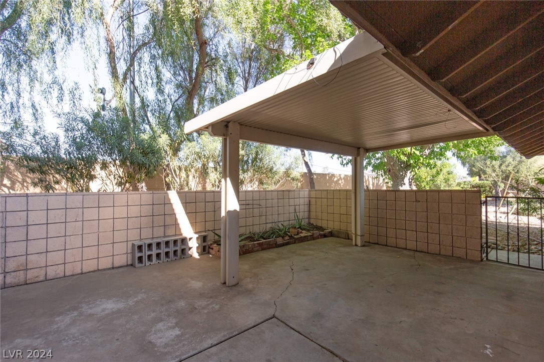 5044 Village Drive 5044, Las Vegas, Nevada 89142, 2 Bedrooms Bedrooms, 5 Rooms Rooms,1 BathroomBathrooms,Residential Lease,For Rent,5044 Village Drive 5044,2575818
