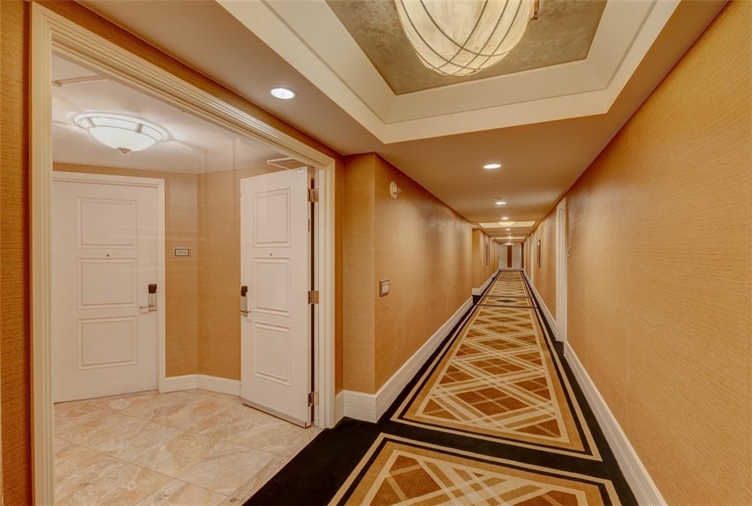 2000 FASHION SHOW Drive 5716, Las Vegas, Nevada 89109, 5 Rooms Rooms,1 BathroomBathrooms,High Rise,For Sale,2000 FASHION SHOW Drive 5716,1323365