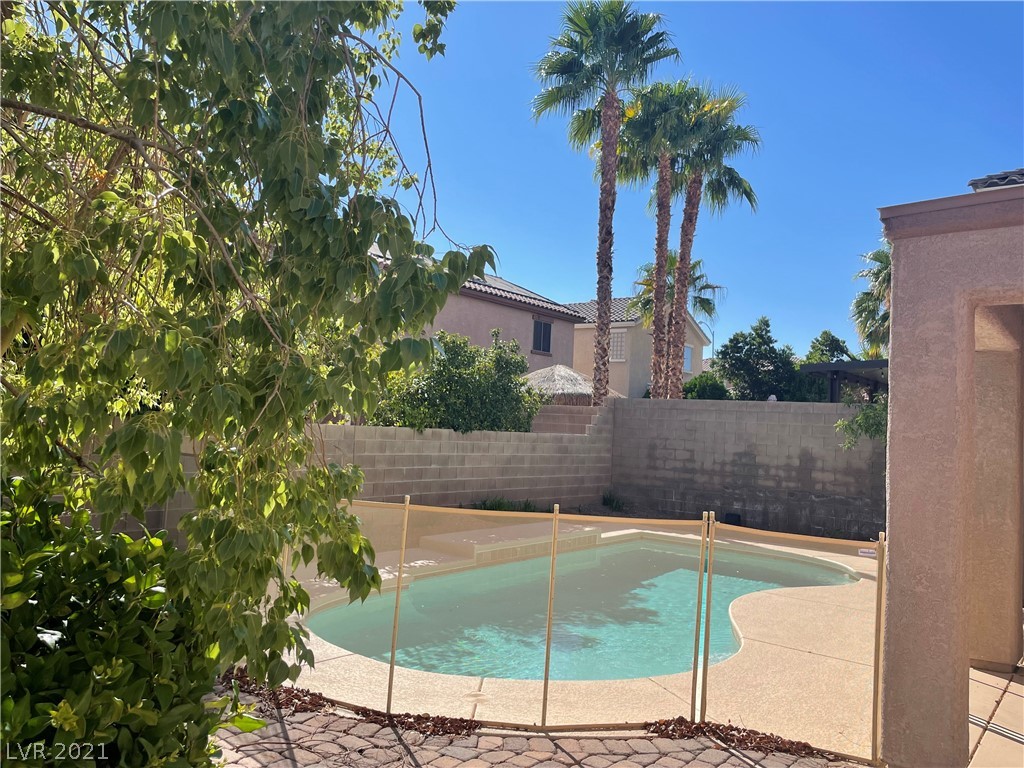 1042 White Willow Court, Henderson, Nevada 89002, 3 Bedrooms Bedrooms, 7 Rooms Rooms,3 BathroomsBathrooms,Residential,Sold,1042 White Willow Court,2333986