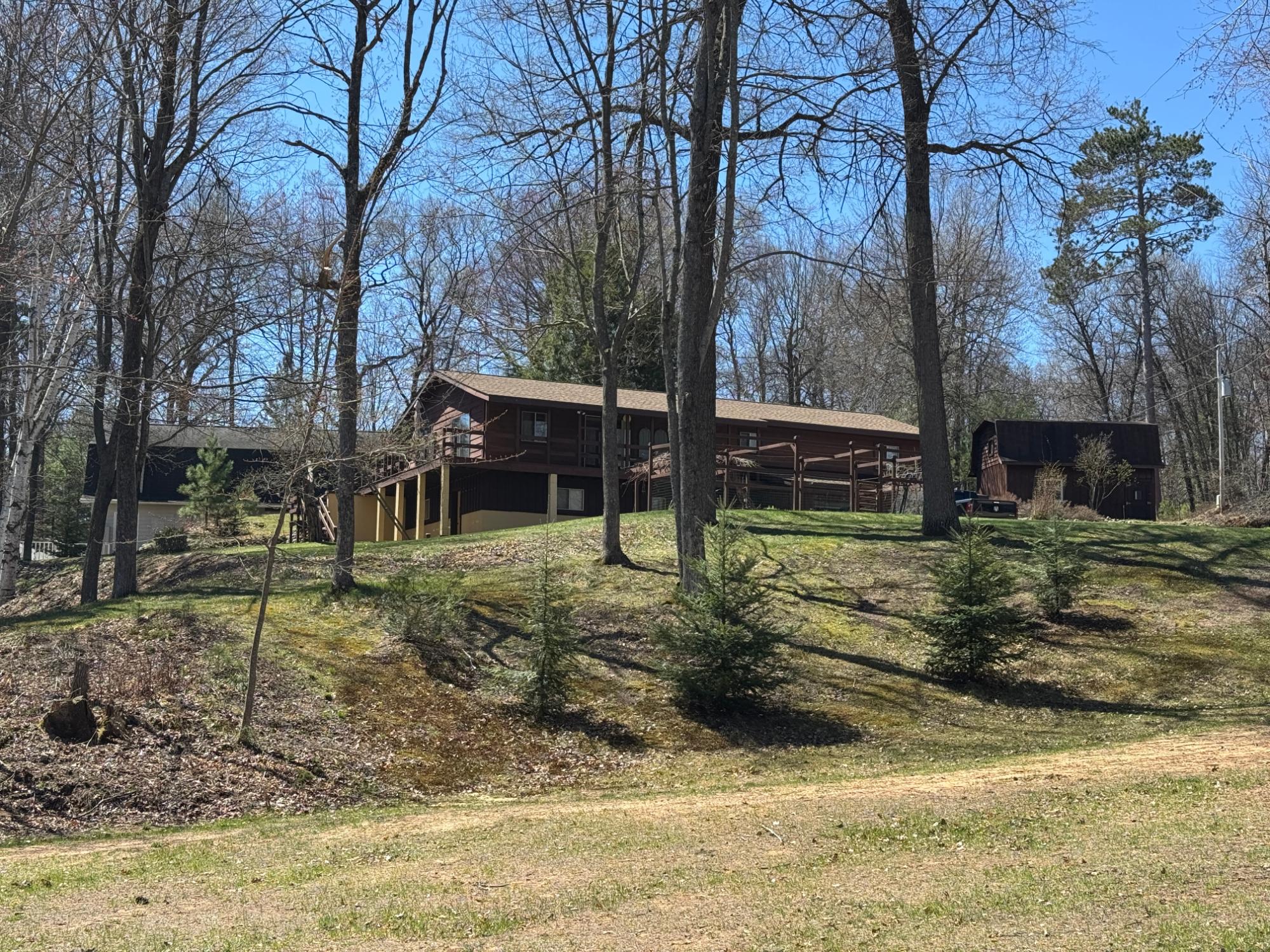 Undocumented Lake house picture