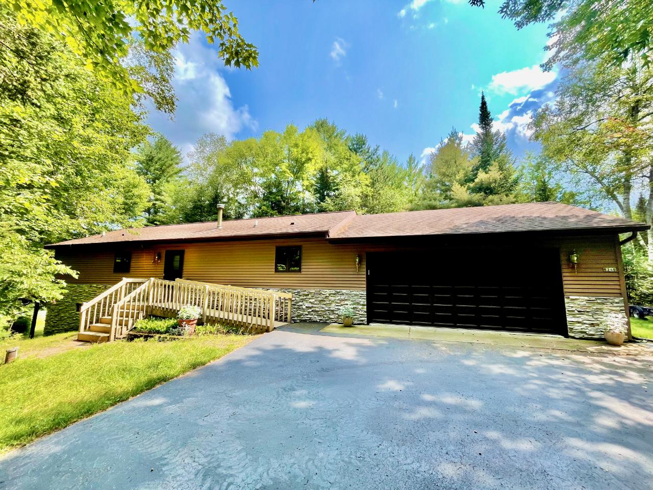 Picture 01 - Gilmore Lake Property 193027