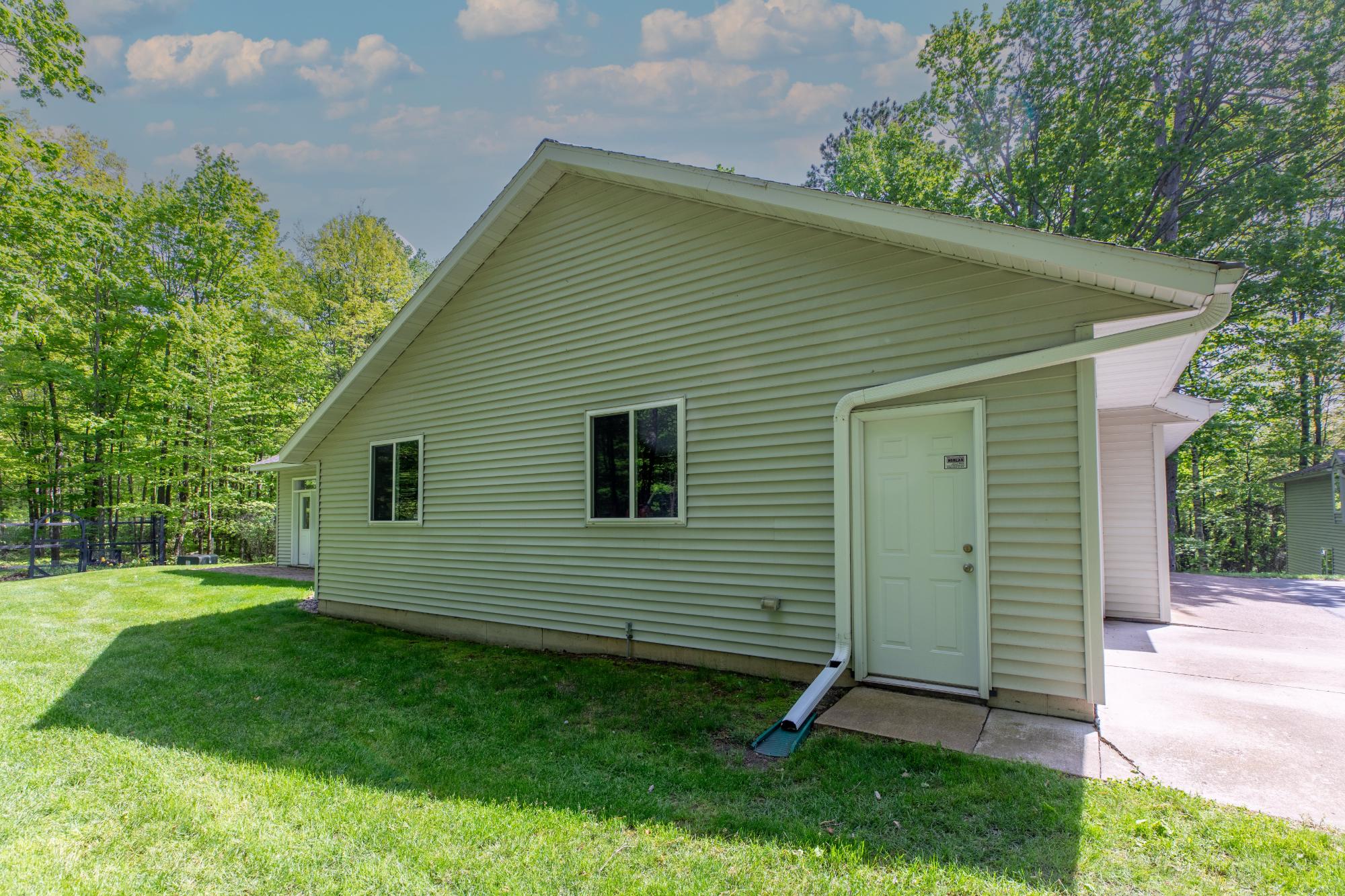 Picture 2 - Lake Julia Property 207049