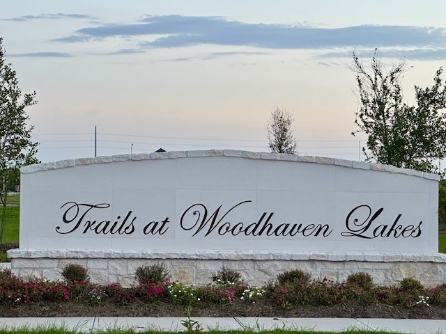 665 Woodhaven Lakes Drive  Drive La Marque TX 77568