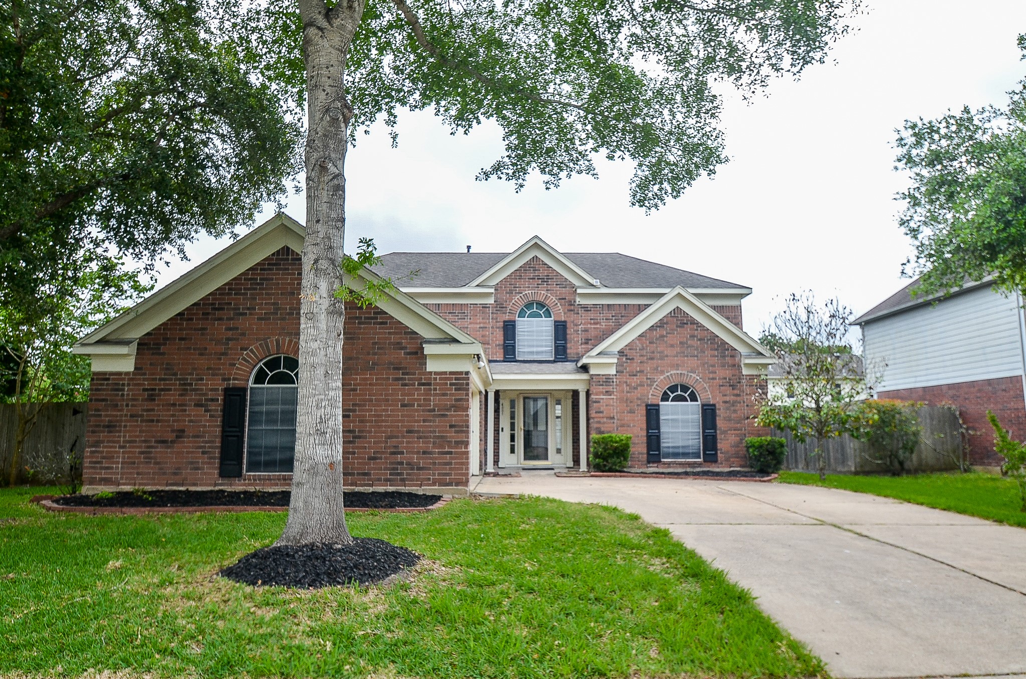 Pearland 2-story, 6-bed 4001 Ivywood Drive-idx