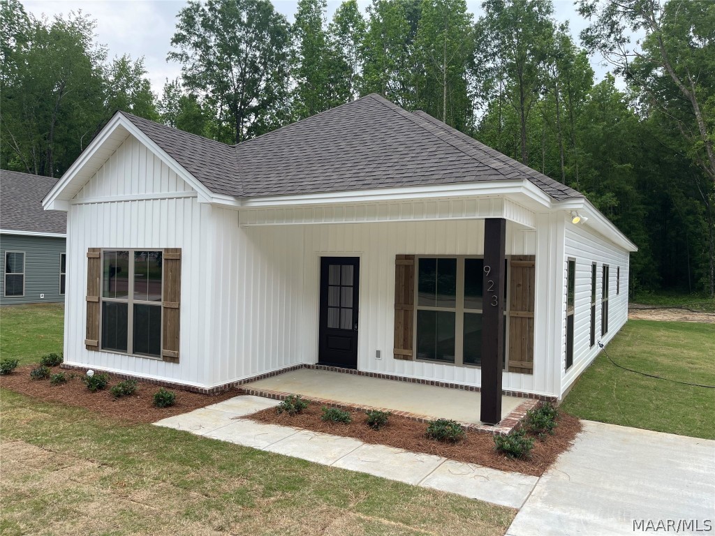 New Construction in Historic West Wetumpka!   A Stones Throw from all the Sights and Sounds of the Riverfront Town of Wetumpka on the Coosa River!   Situated on a wooded lot this neat home is a rare find in established area.   Also built with extra detail and all modern amenities!   Schedule your viewing Today!