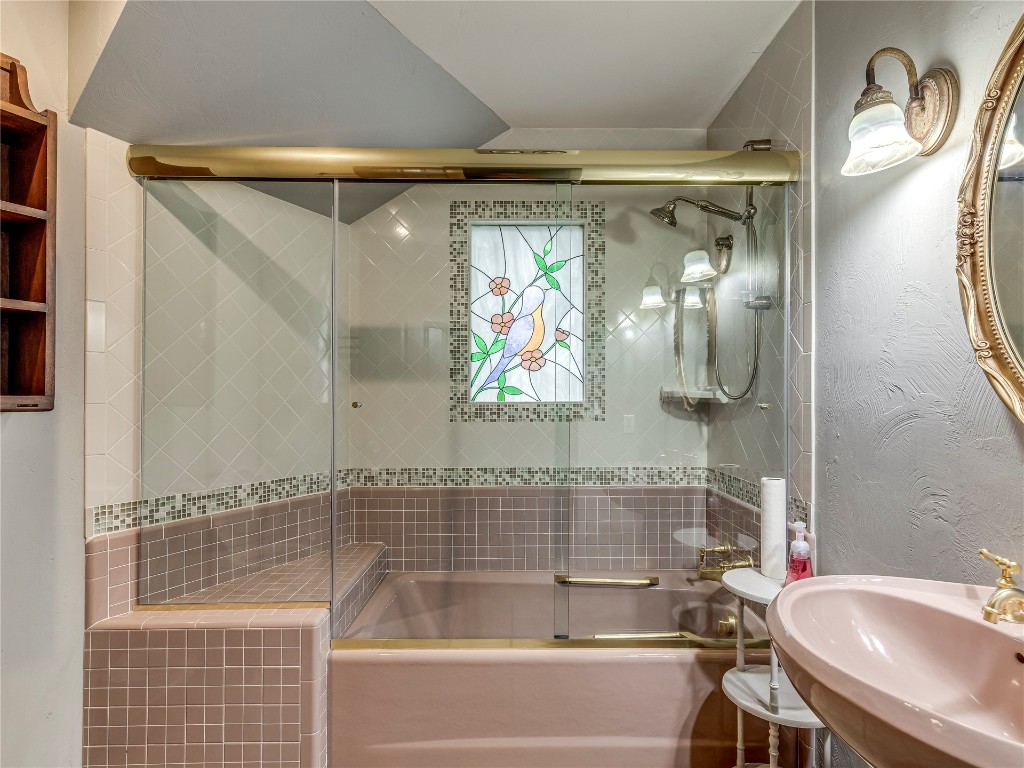 11425 Robinwood Lane, Oklahoma City, OK 73131 bathroom featuring sink