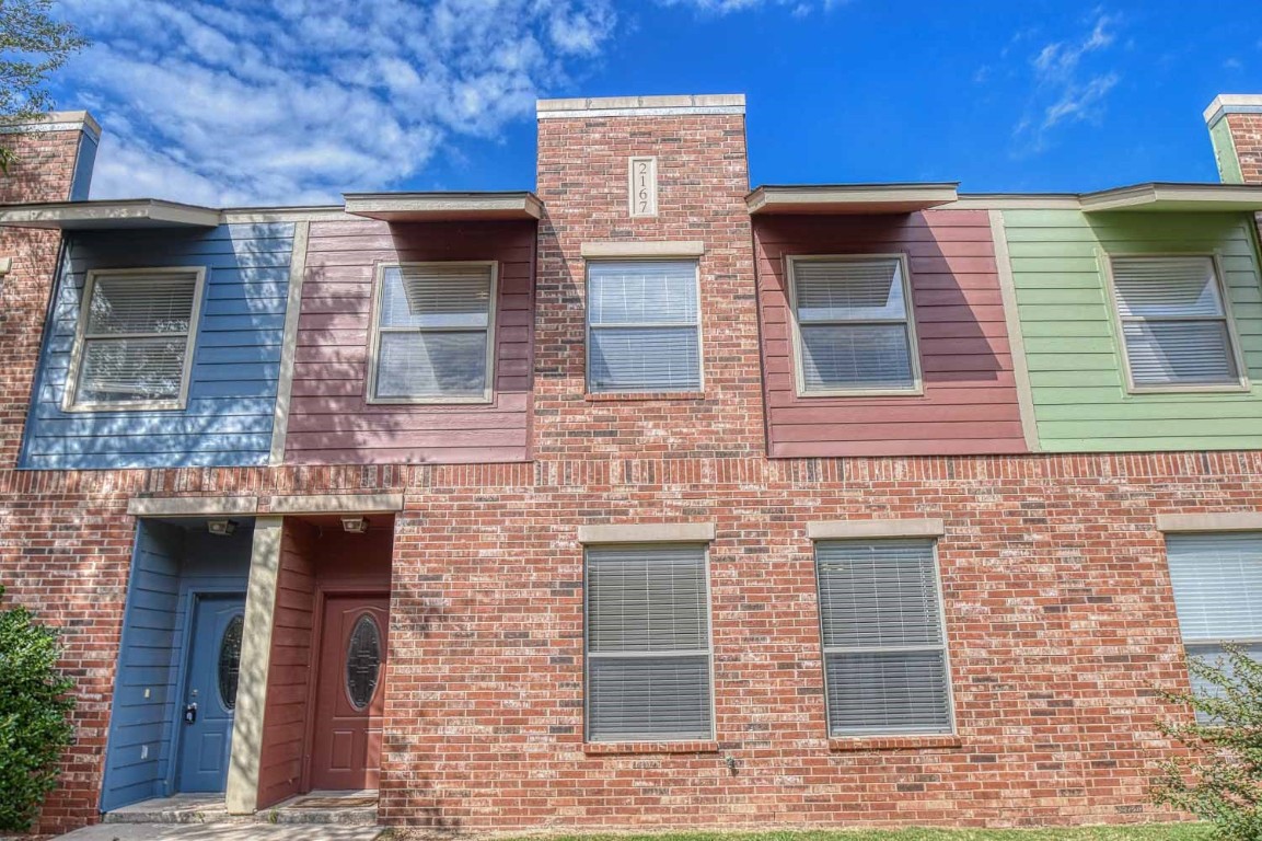 This classic 1600 sqft townhome near OU is a perfect home for investment as a rental, OU students or to use as a football get-a-way weekend location.  Lots of windows and light on the interior.  Two ensuite bedrooms with one downstairs and one upstairs.  Both ensuite bedrooms have walk in closets.  Additional bedroom and bathroom downstairs also.  Tile flooring in the entry, bathrooms, and kitchen.  Carpet in bedrooms.  Main living area has plank flooring.  Rear entry 2 car garage.  Kitchen has lots of cabinet space with hard surface countertops, electric range, over the range microwave, disposal & dishwasher.  Upper level is the main living portion of the home with one ensuite bedroom, laundry, kitchen and balcony.  Large open living area that has plenty of space and a balcony overlooking the garage entry. You will love the space in this home and the convenience of its' location. Well maintained and move in ready.  Refrigerator, washer & dryer are negotiable.  This home is also for Lease.