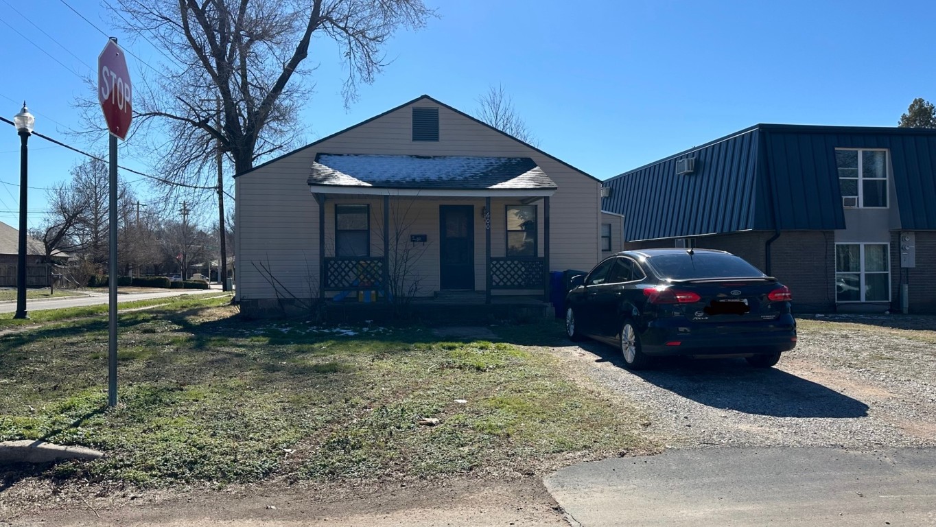 MULTIPLE OFFERS RECEIVED, BEST AND FINAL OFFERS DUE WEDNESDAY FEBRUARY 21ST BY 5 PM. This property is located just southeast of downtown Norman! A tenant currently occupies this property. The lease ends May 31st, 2024. Gravel parking area in front of the property. New roof in 2022, class 4 shingles. New HVAC in June 2023. The lot is zoned R2. The owner is also selling 518 S Findlay Avenue (MLS#:1099151) and 522 S Findlay Avenue (MLS#:1099153). This home is being sold AS IS WHERE IS. The owner will make no repairs to the property.