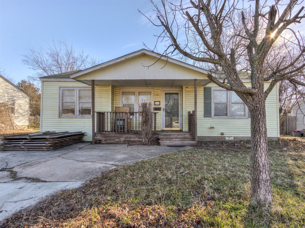 Perfectly located 3 bedroom home on a huge lot! Tons of potential, just needs the right buyer or investor. Original hardwood floors and spacious rooms. To be sold As-Is.