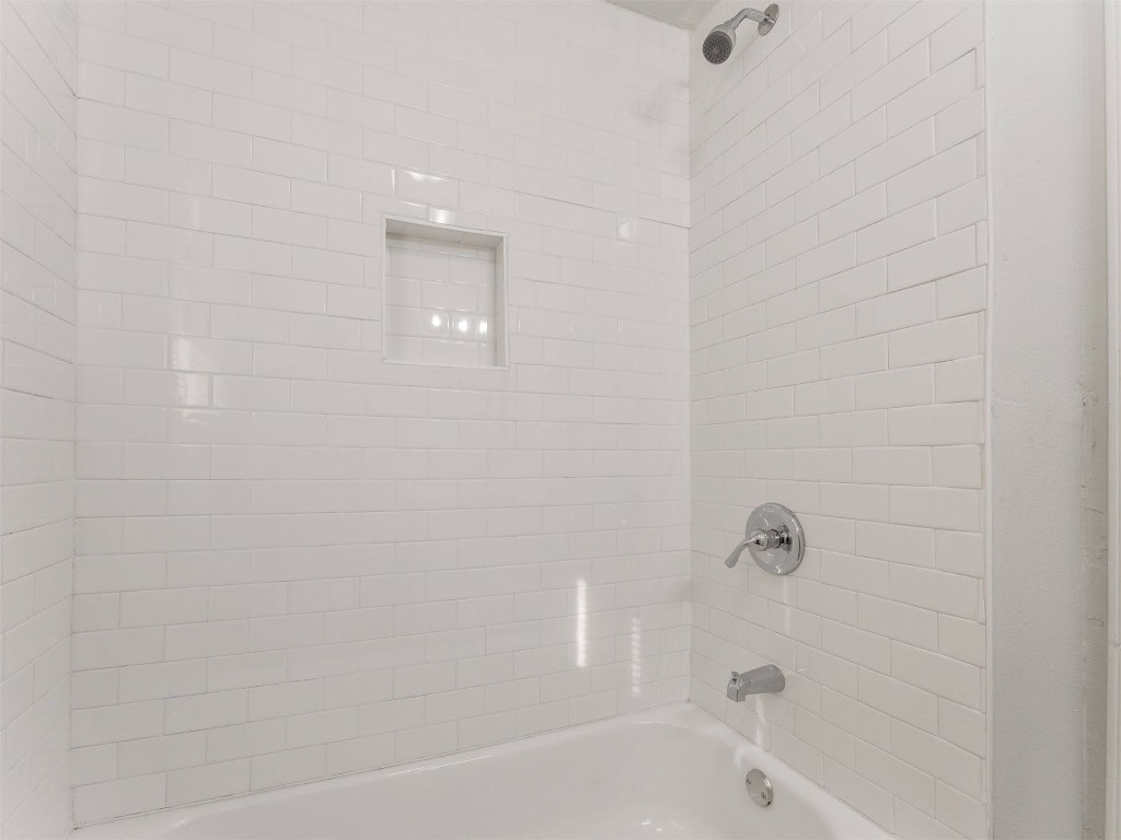 209 NW 80th Street, Oklahoma City, OK 73114 bathroom featuring tiled shower / bath combo