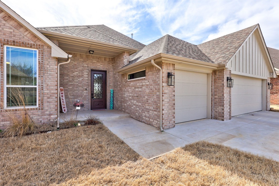 3104 Venice Court, Norman, OK 73071 single story home featuring a garage