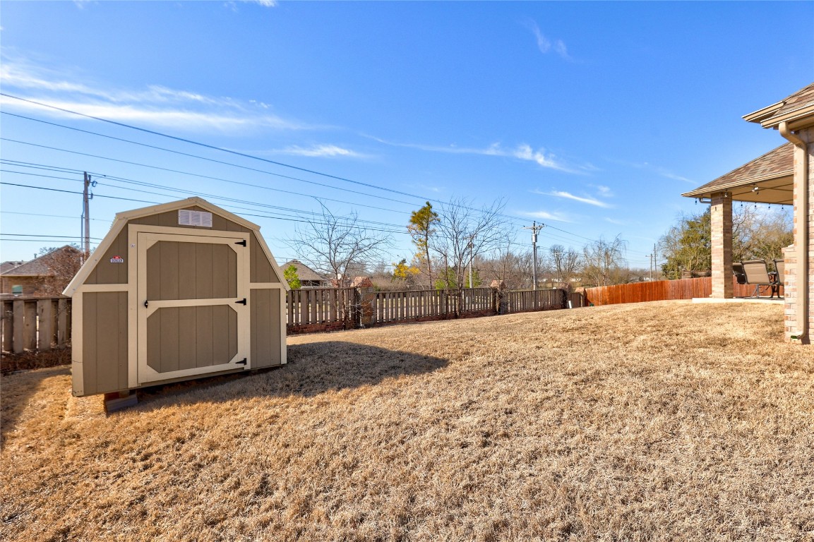 3104 Venice Court, Norman, OK 73071 view of yard featuring a storage shed