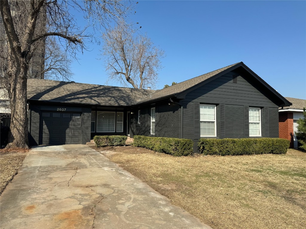 Welcome to this fully remodeled home in Wildman! With 3 bedrooms, 1 bathroom, and wood floors throughout, this charming residence offers a cozy and modern living space. Enjoy easy access to schools, restaurants, shopping, and highways. Don't miss out on this perfect combination of style and convenience. Schedule a viewing today!