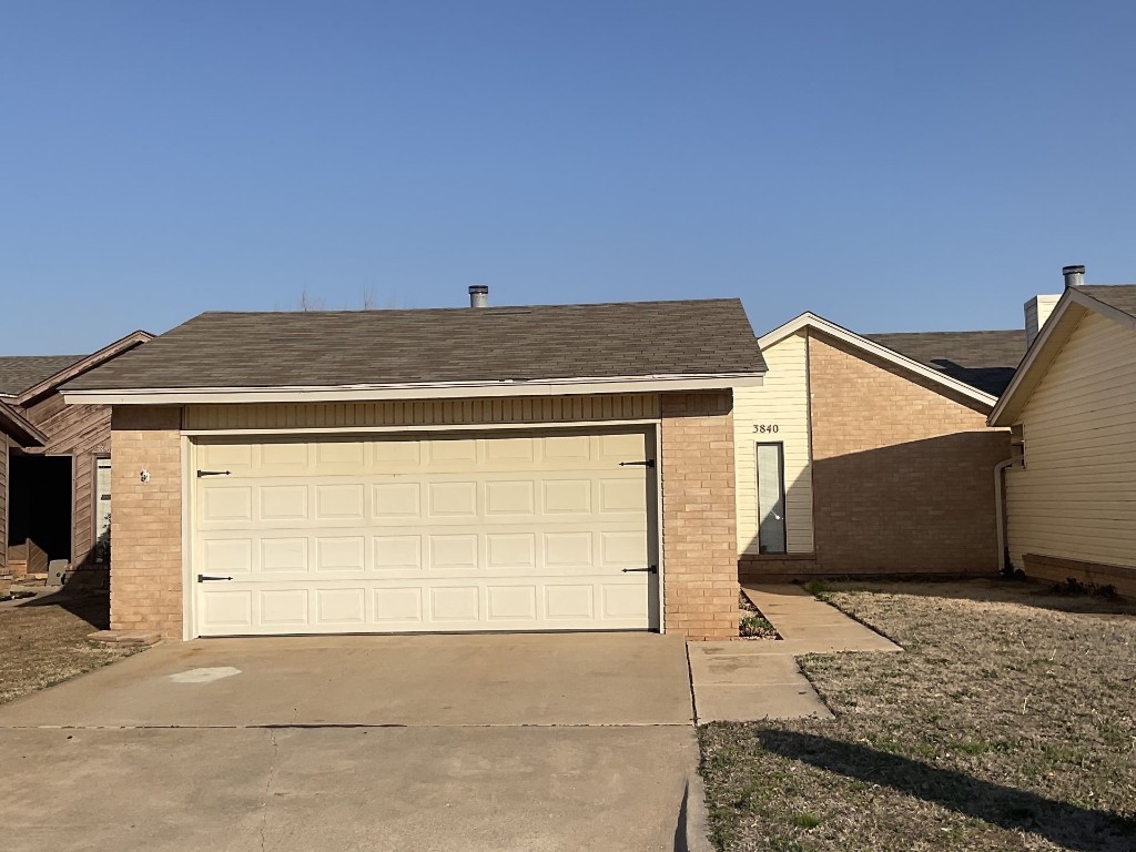 Calling all investors and DIY enthusiasts! Come see this 2 bed, 2 bath, 2 car garage townhome, great bones just needs some updating and a new roof. Great floor plan, new fence, inside laundry.