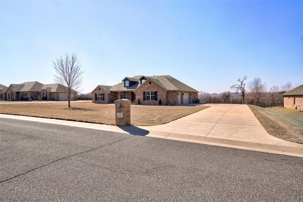 145 Oakridge Drive, Choctaw, OK 73020 ranch-style house featuring a front lawn