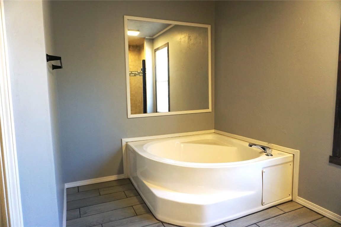 9201 Meadowbrook Lane, Guthrie, OK 73044 bathroom featuring tile flooring and a washtub