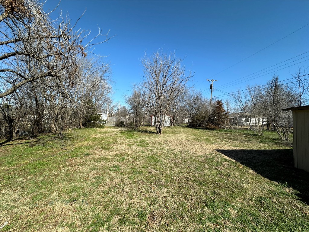 707 Oliver Street, Norman, OK 73071 view of yard