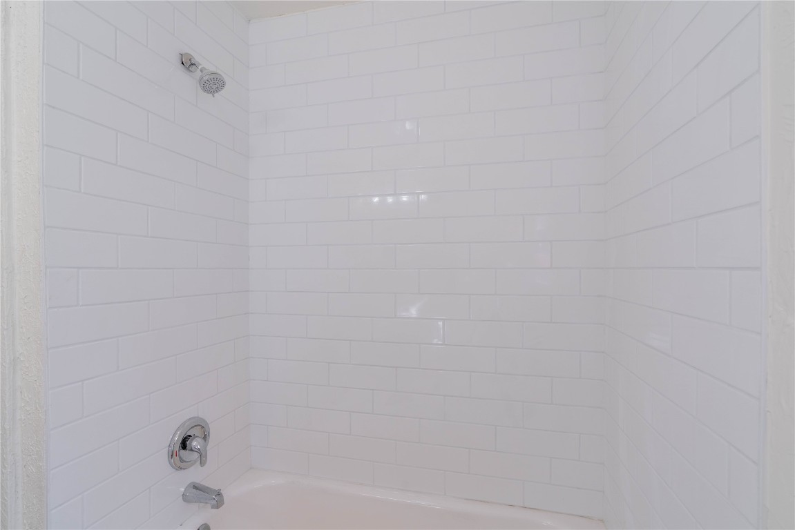 1417 NW 102nd Street, Oklahoma City, OK 73114 bathroom featuring tiled shower / bath