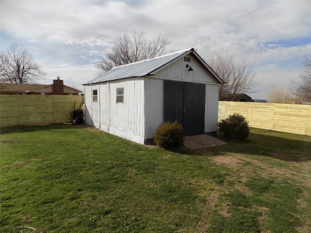 2706 CS 2831, Chickasha, OK 73018 view of outdoor structure with a lawn