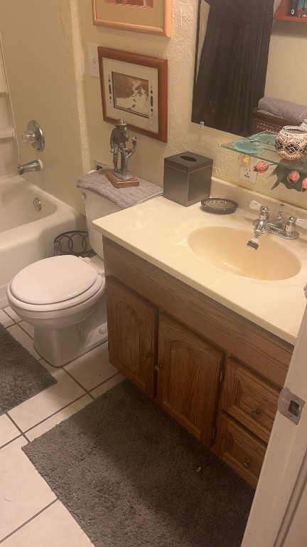 208 E Key Boulevard, Midwest City, OK 73110 full bathroom with vanity, toilet, tile flooring, and shower / bathing tub combination