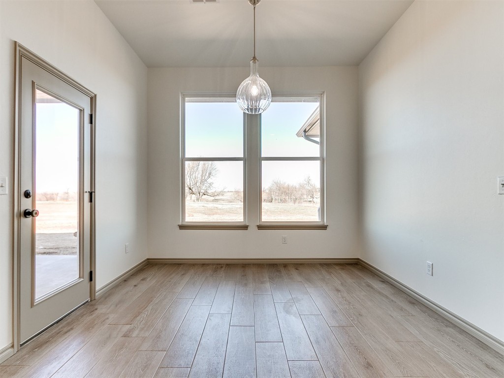 16755 Pondview Lane, Yukon, OK 73099 unfurnished room featuring light hardwood / wood-style flooring and a chandelier