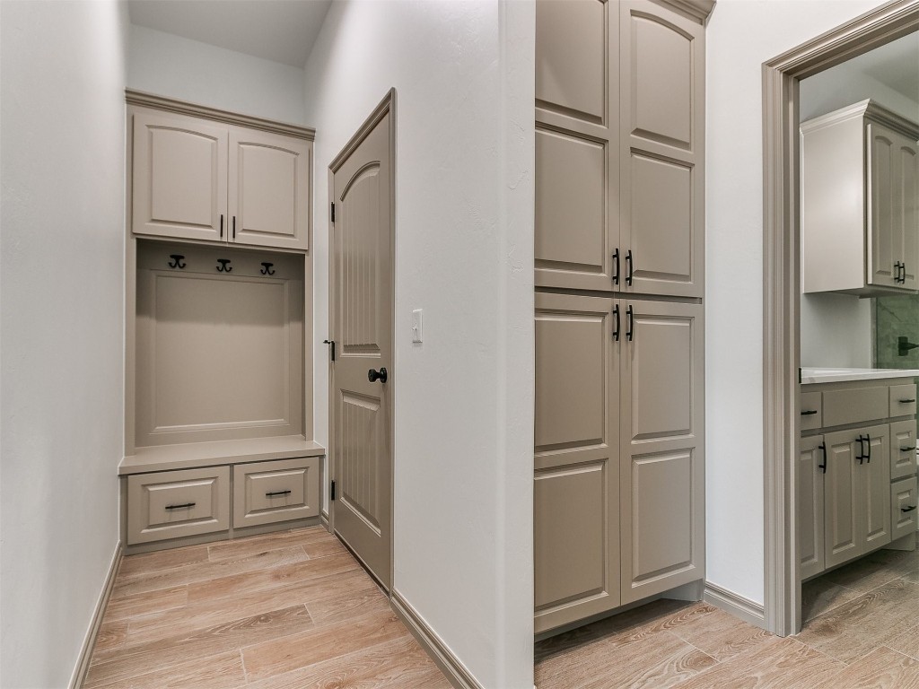 16755 Pondview Lane, Yukon, OK 73099 interior space featuring light hardwood / wood-style flooring