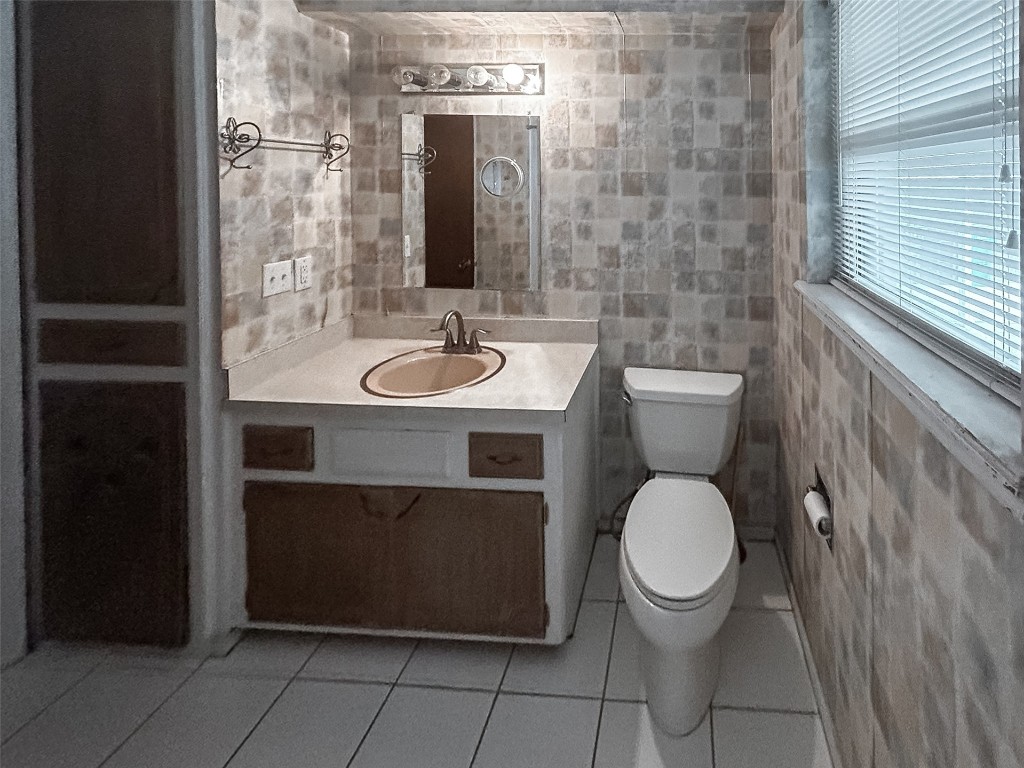 805 SW 67th Street, Oklahoma City, OK 73139 bathroom with tile floors, tile walls, toilet, and vanity