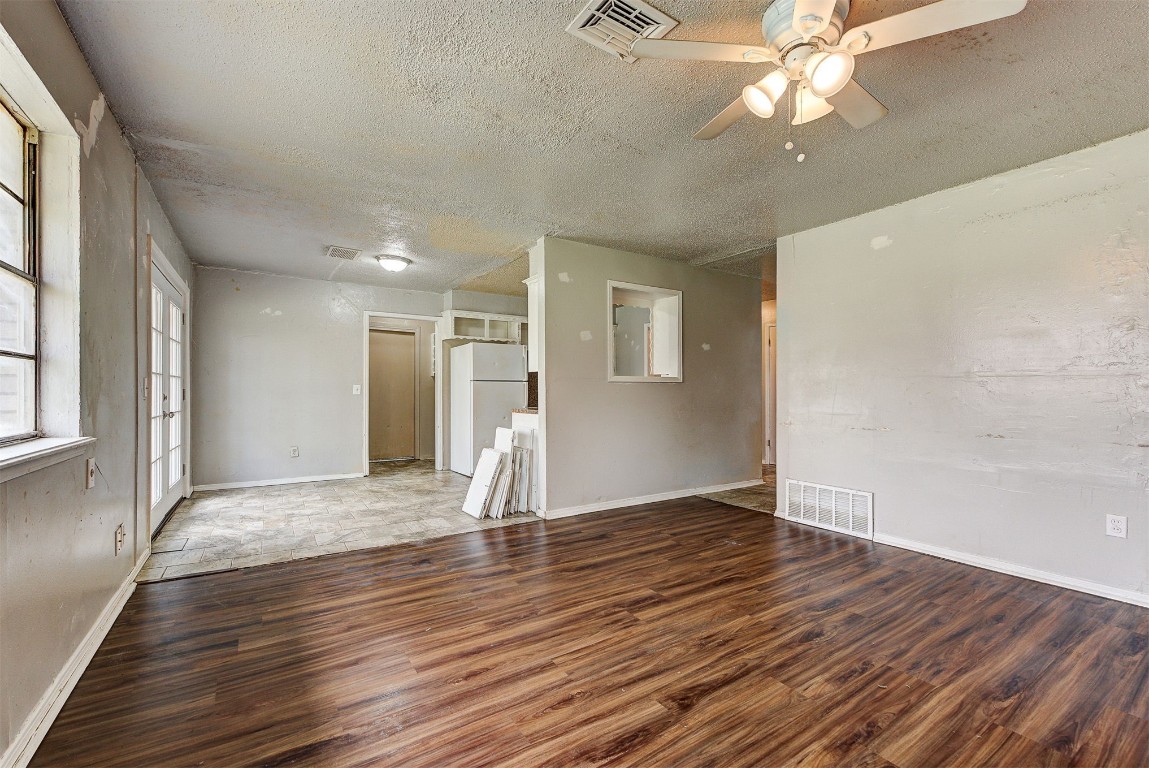 8709 N Hudson Avenue, Oklahoma City, OK 73114 spare room with a textured ceiling, ceiling fan, and wood-type flooring