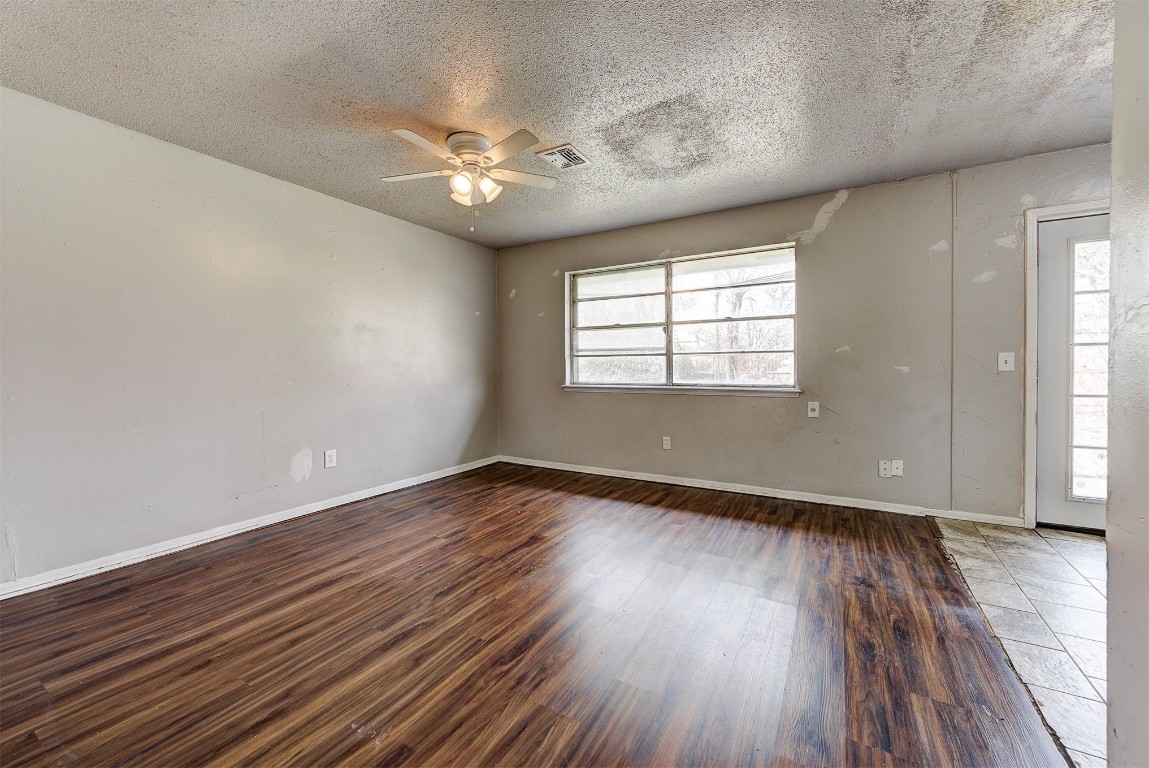 8709 N Hudson Avenue, Oklahoma City, OK 73114 spare room with a textured ceiling, ceiling fan, and light hardwood / wood-style floors