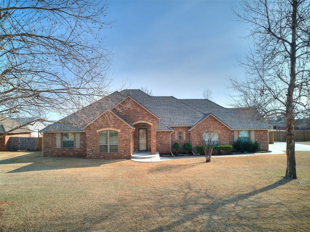 4610 Pikeys Trail, Tuttle, OK 73089 ranch-style home featuring a front yard