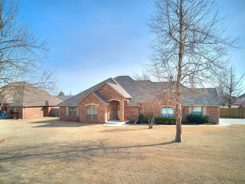 4610 Pikeys Trail, Tuttle, OK 73089 ranch-style house featuring a front lawn