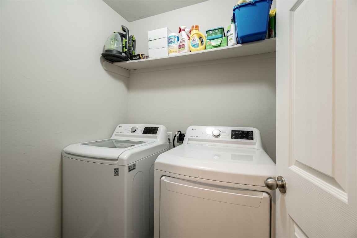 1316 Peridot Lane, Noble, OK 73068 laundry room with washing machine and clothes dryer