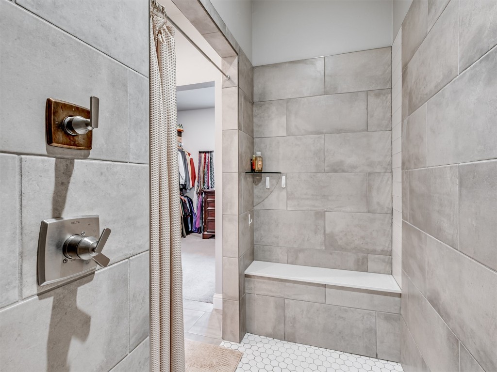 624 Frisco Ridge Road, Yukon, OK 73099 bathroom featuring a tile shower