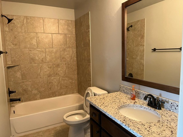 5600 Montford Way, Choctaw, OK 73020 full bathroom featuring toilet, large vanity, tile flooring, and tiled shower / bath