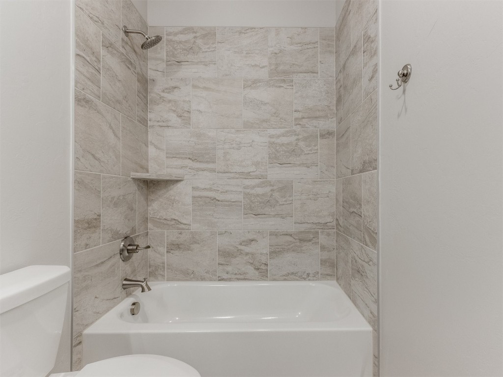16200 Brenton Hills Avenue, Edmond, OK 73013 bathroom with toilet and tiled shower / bath combo
