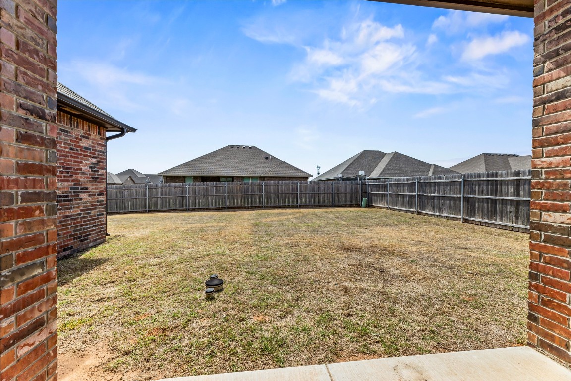 11200 SW 41st Terrace, Mustang, OK 73064 view of yard